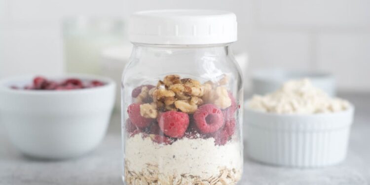 Excessive-Protein Raspberry In a single day Oats (33 grams protein)