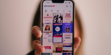 Scrolling for solutions: how dependable is psychological well being and neurodivergence-related data on social media?