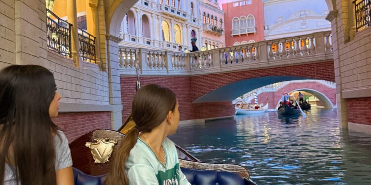 what to do in Vegas with tweens and youths