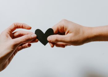 Transient interventions after suicide makes an attempt: does connection save lives?