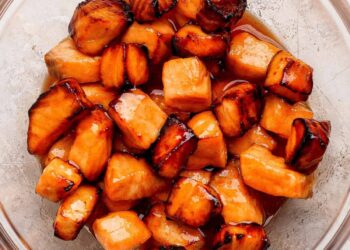 Honey Sriracha Salmon Bites (Air Fryer Appetizer!)