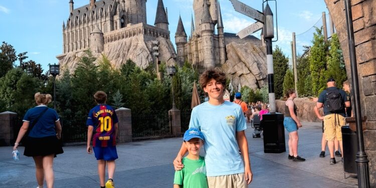 Hogsmeade, Hagrid’s, and Butterbeer • Kath Eats