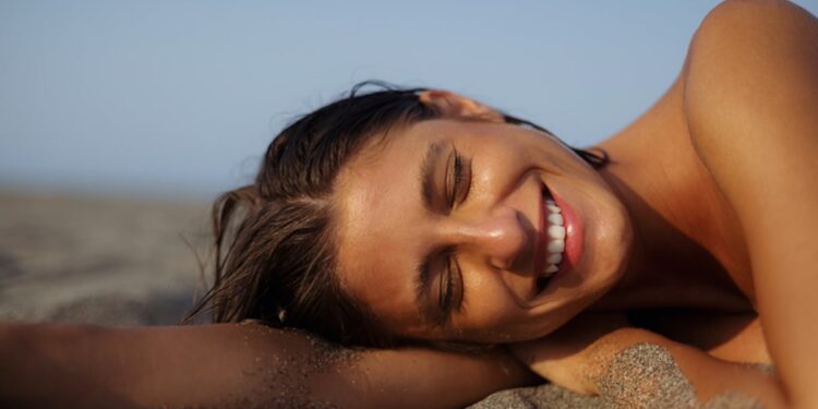 Sizzling Woman Summer time, However Make it Mobile