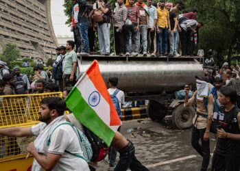 ‘Cockroach Motion’ Forces Out India’s Schooling Minister