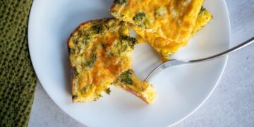 Broccoli Cheddar Egg Bake (Straightforward Excessive-Protein)
