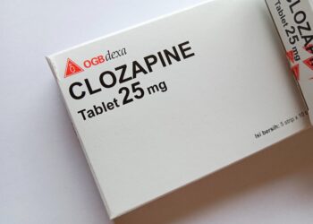 Might clozapine scale back psychiatric admissions past schizophrenia?