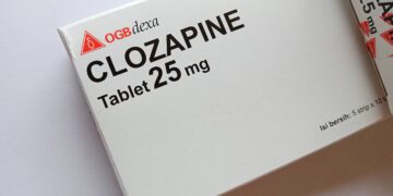 Might clozapine scale back psychiatric admissions past schizophrenia?