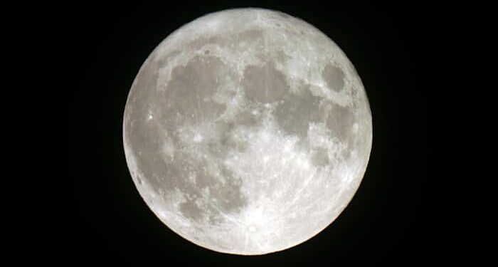 Is there a connection between bipolar dysfunction and the moon?