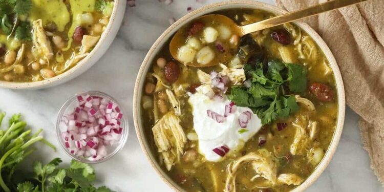 Inexperienced Chili Recipe with Rooster and Beans