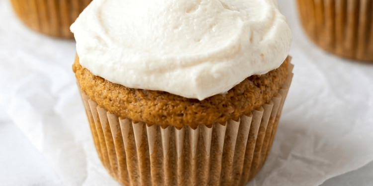 Vegan Gluten-Free Pumpkin Spice Cupcakes [no added sugar] • Wholesome Helper