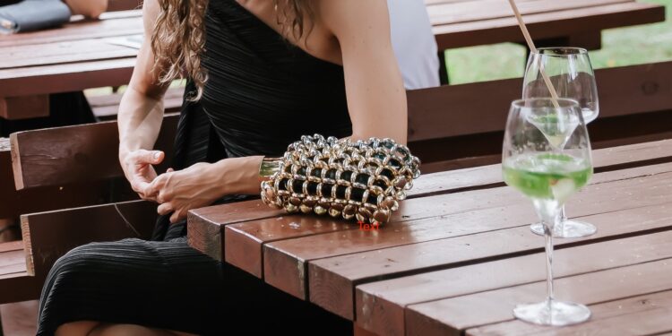 The way to Save Cash and Nonetheless Have a Social Life: 5 Straightforward Suggestions