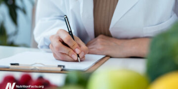 Why Don’t Well being Insurers Promote a More healthy Weight loss plan?