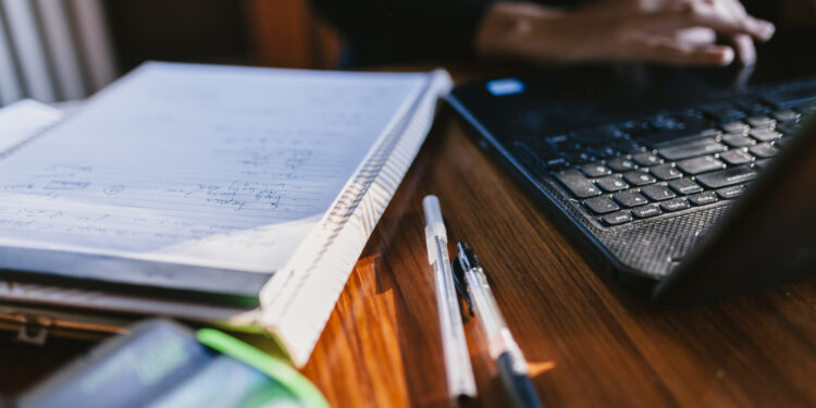 5 Easy Methods to Declutter Your Monetary Life